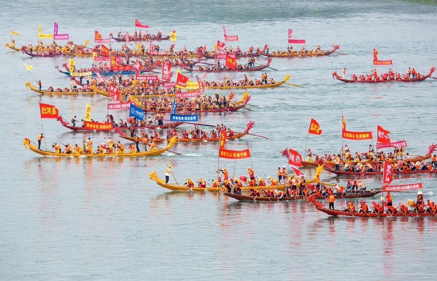 racing dragon boats
