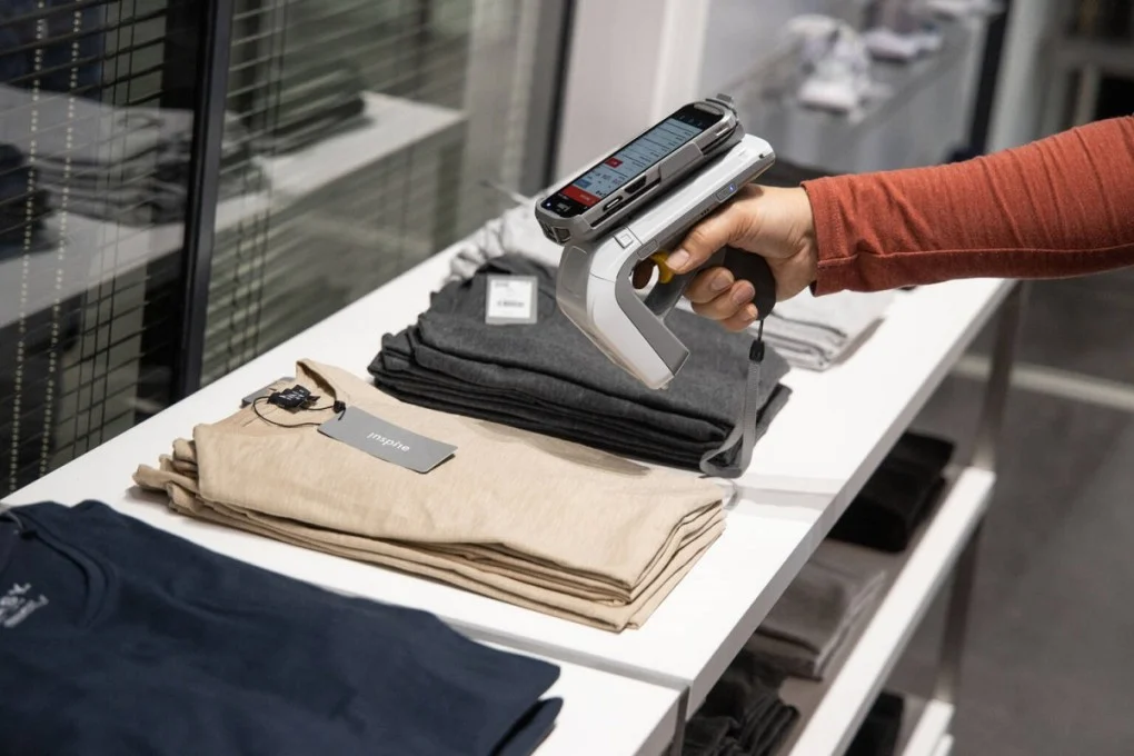 RFID readers for clothes store