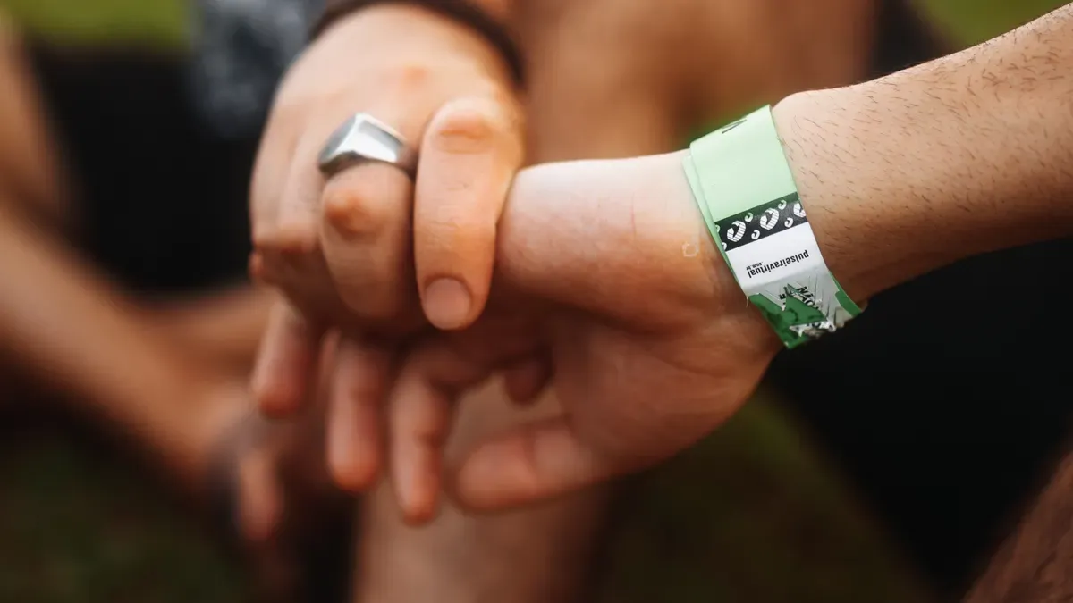 Selecting RFID Wristbands for Healthcare