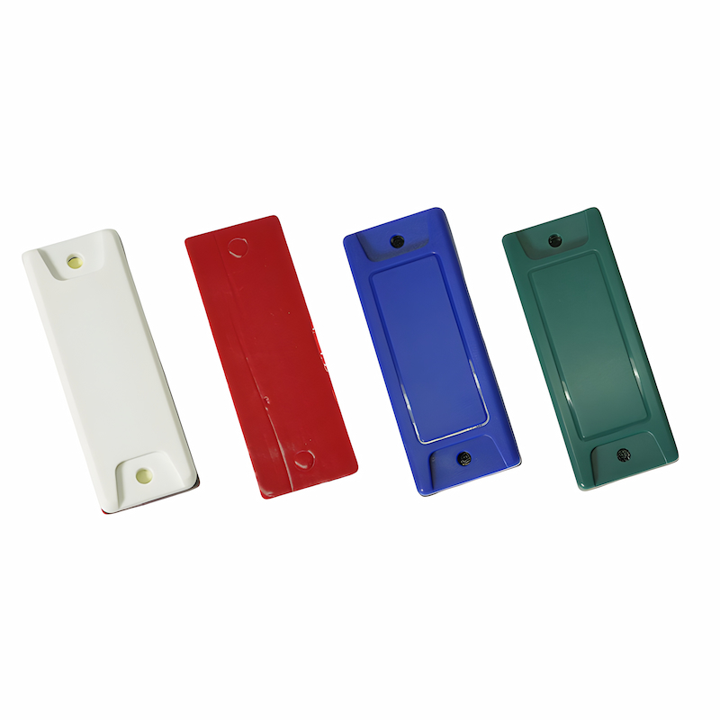 On-metal UHF RFID tag with optimized antenna structure