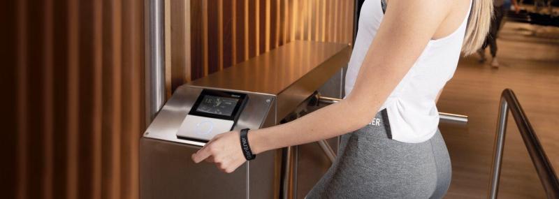 RFID membership card used in retail loyalty program for customer identification and payment RFID membership card used in retail loyalty program for customer identification and payment